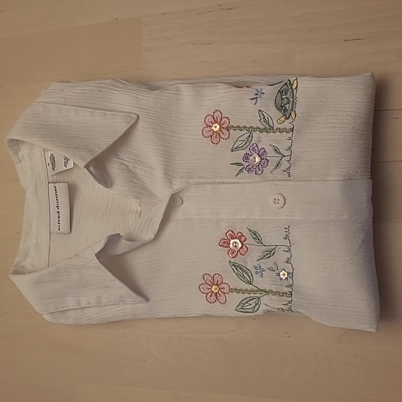 NWOT Alfred Dunner Embroidered and Beaded Floral/Kitsch Short Sleeved Blouse - Picture 13 of 13